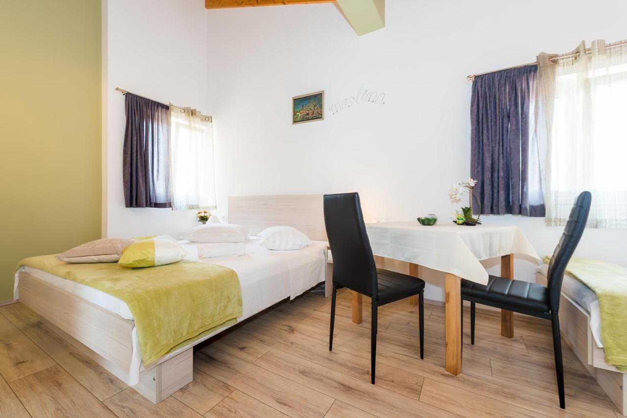 Guesthouse Miranda Np Krka Lozovac Luaran gambar